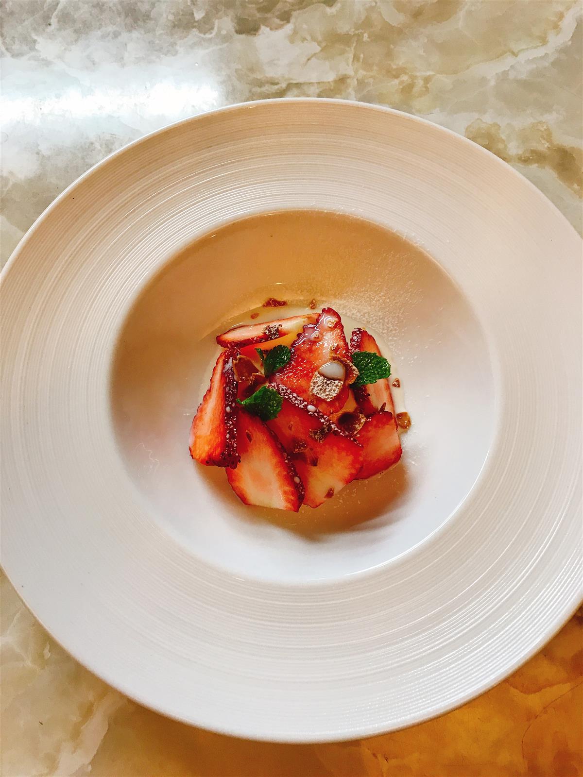 完熟朝摘みイチゴ