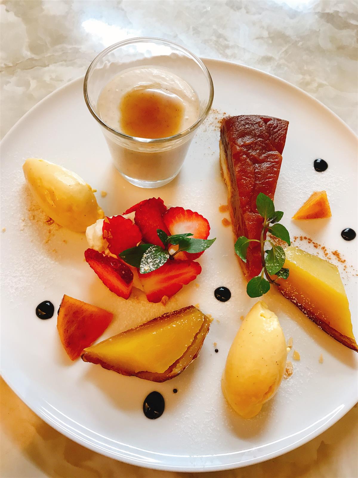 デザートの盛り合わせ