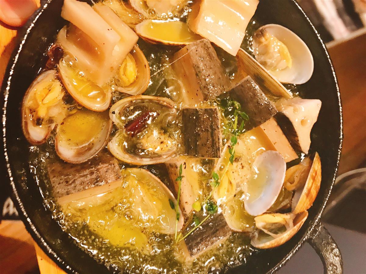 レンコンとあさりのアヒージョ