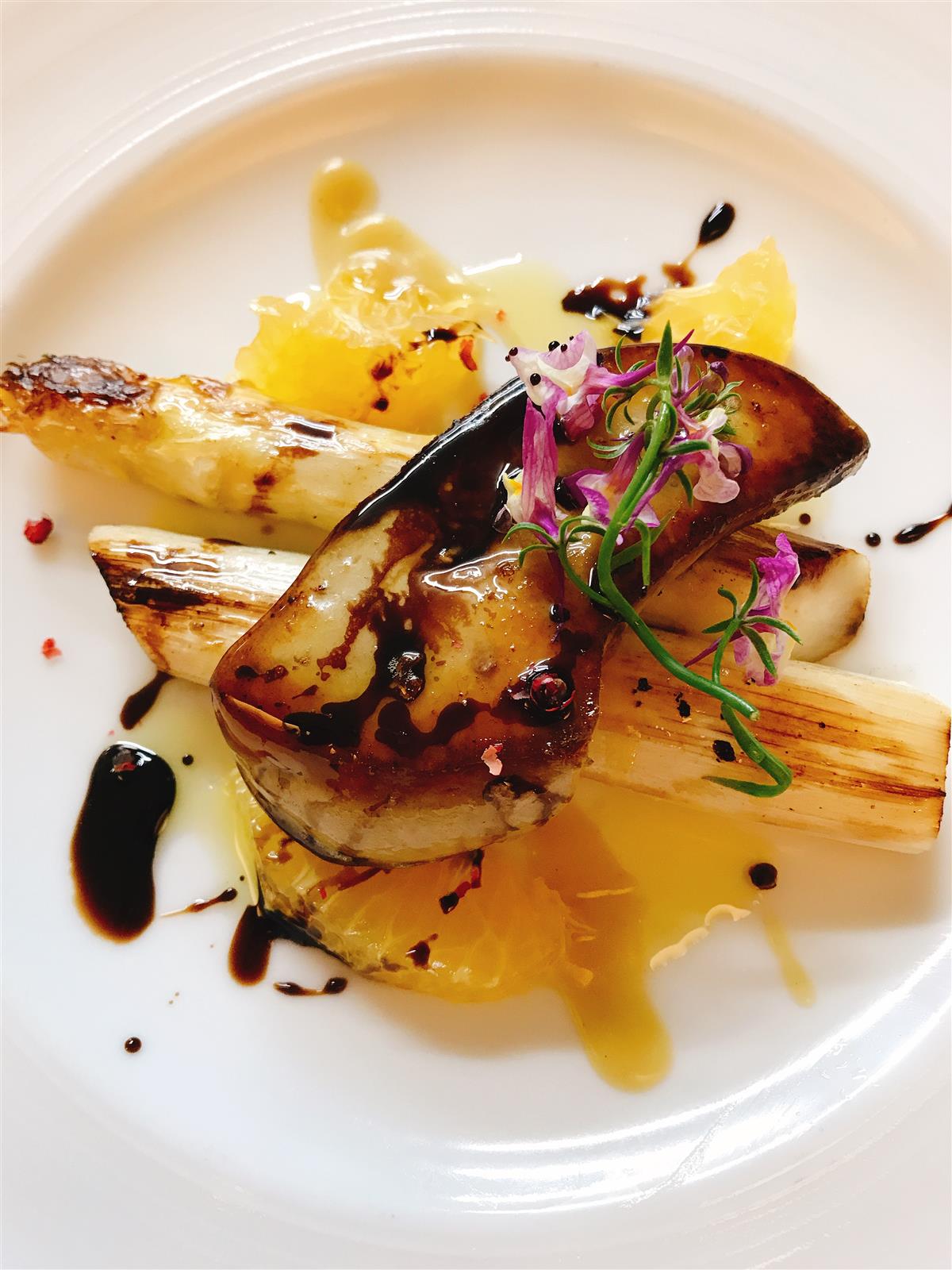 ホワイトアスパラとフォアグラのポワレ